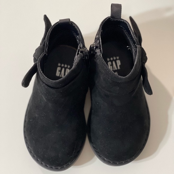 Black GAP Suede Bow Zipper Boots - EUC - Size 5 - Picture 2 of 5